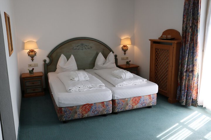 Room 13 of 49