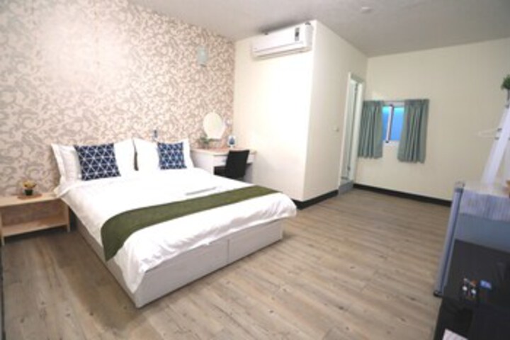 Room 28 of 35