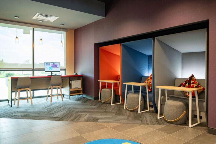 Business Center 82 of 88