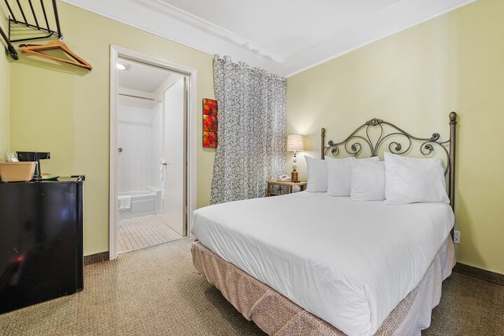 Economy Double Room (5 of 8)
