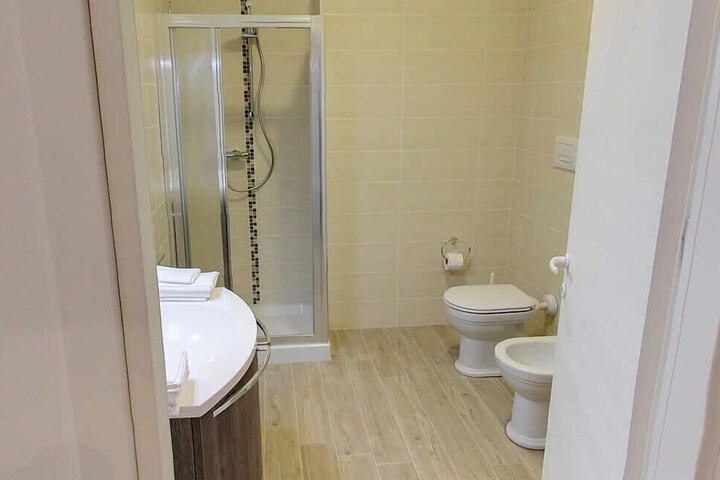Room 12 of 19