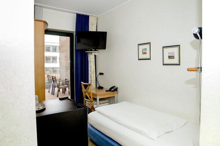 Room 2 of 23