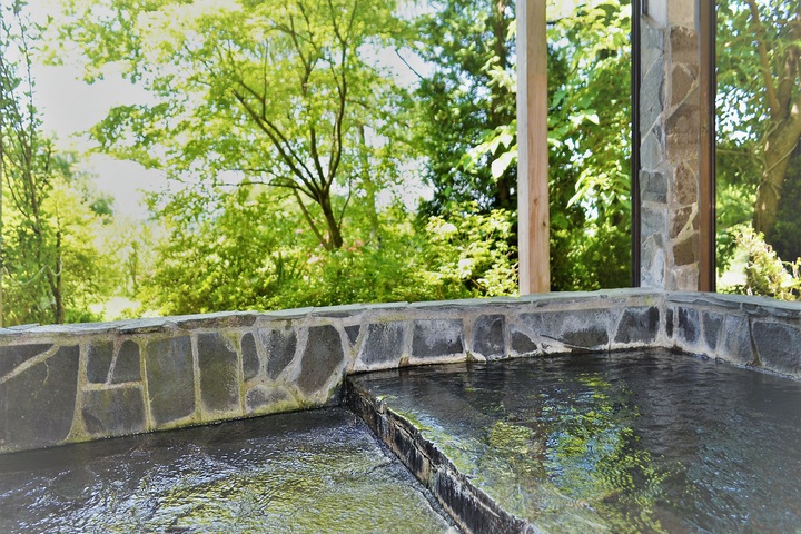 Open-air bath