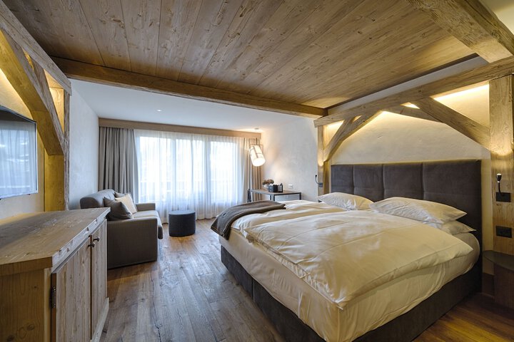 Room 3 of 73