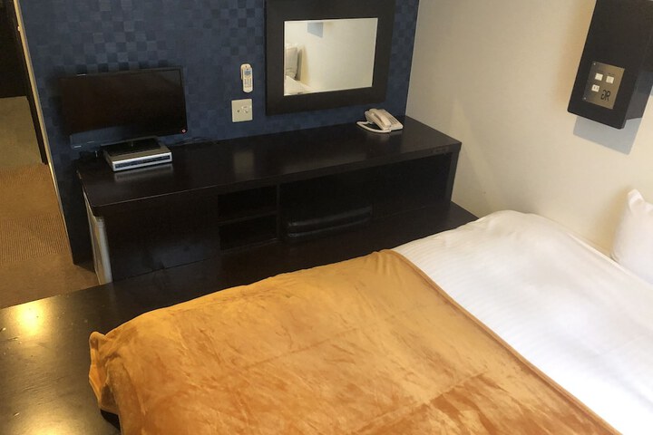 Room 11 of 77