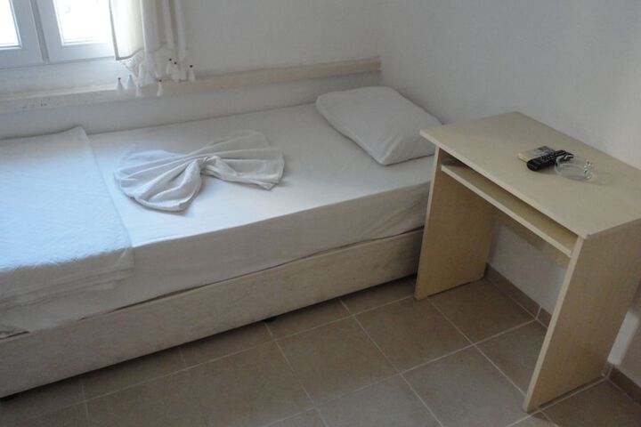 Room 5 of 99