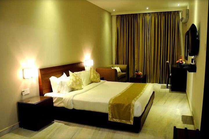 Room 13 of 95