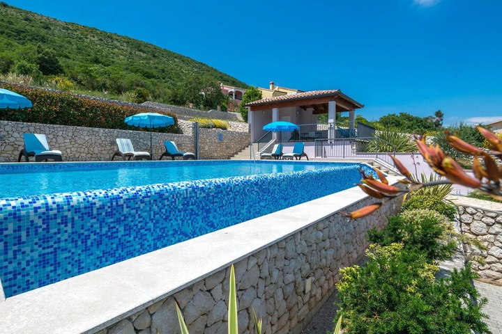 Pool 13 of 21