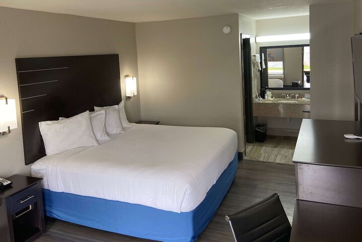 Room 1 of 8