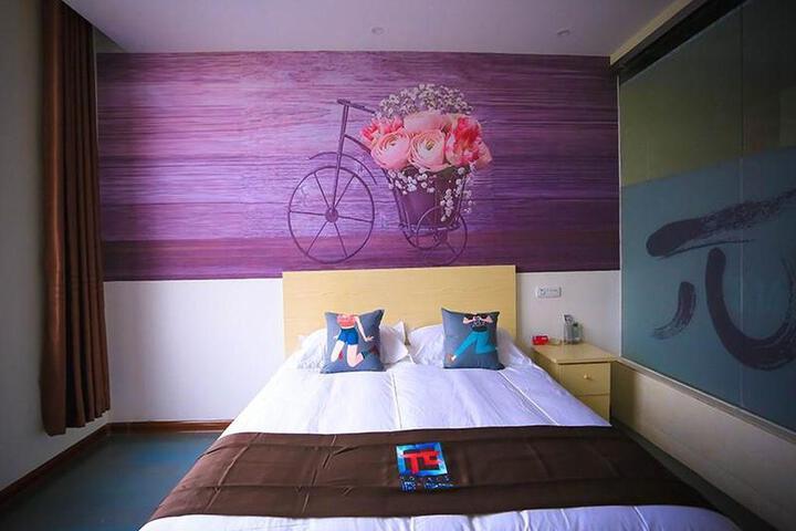Room 2 of 4