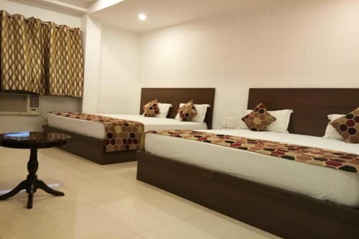 Room 4 of 25