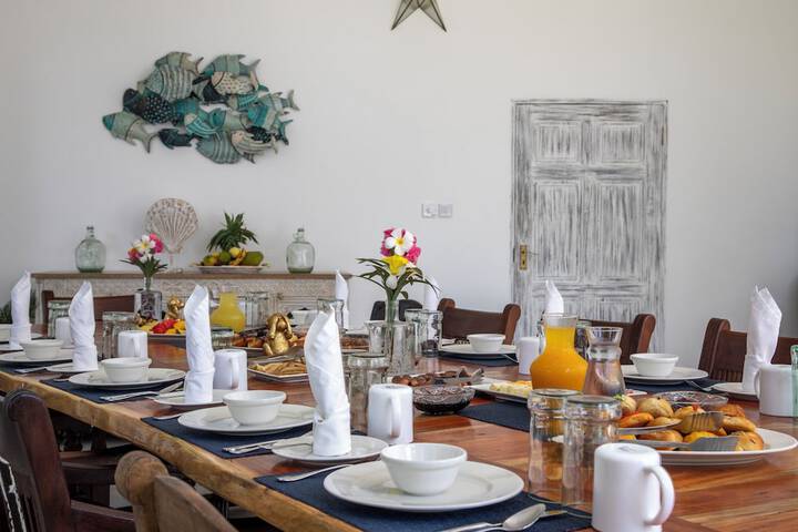 Dining 104 of 148