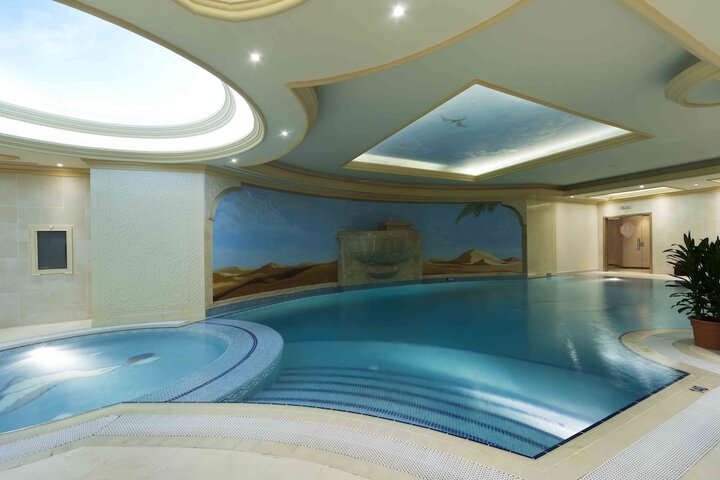Hotel Pool