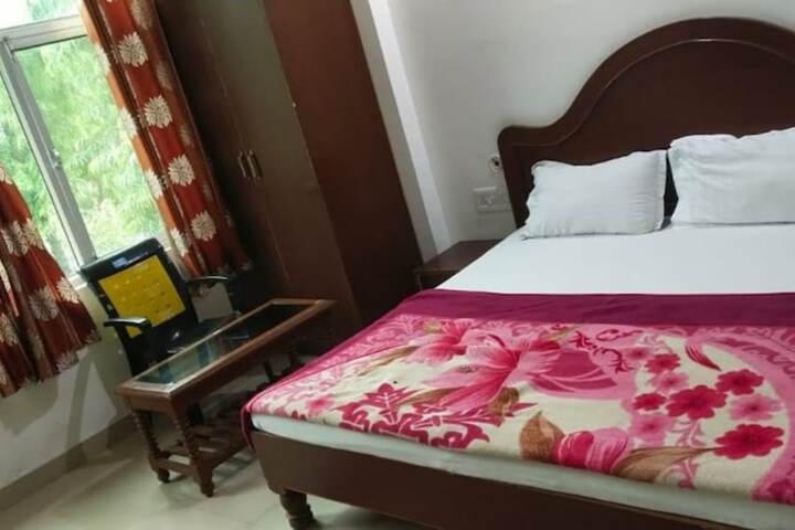 Room 13 of 16