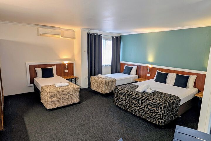 Room 4 of 32