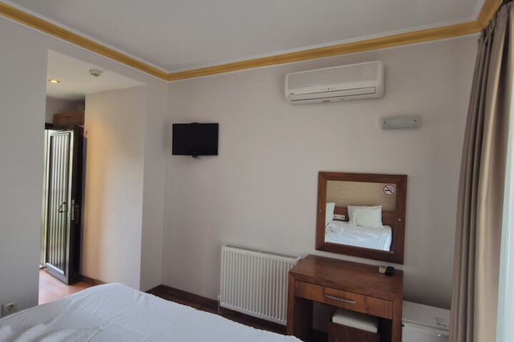 Room 4 of 26