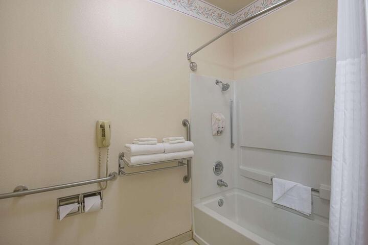 2 Double Beds (1 of 15)