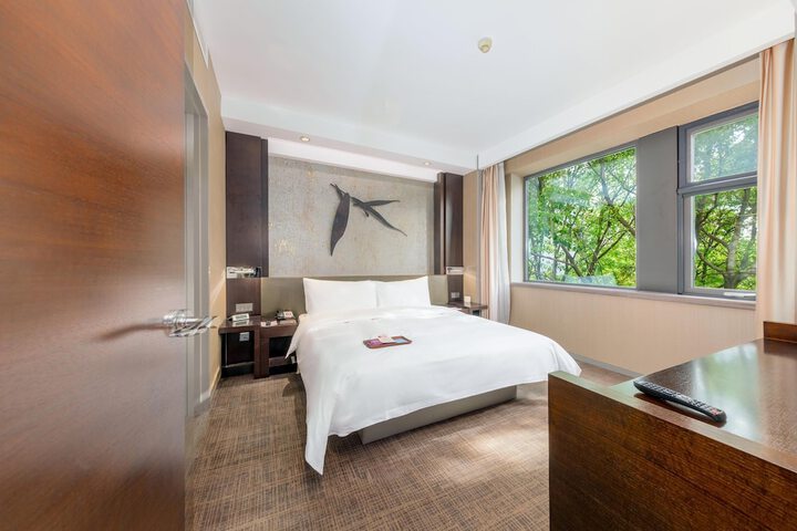 Room 43 of 106