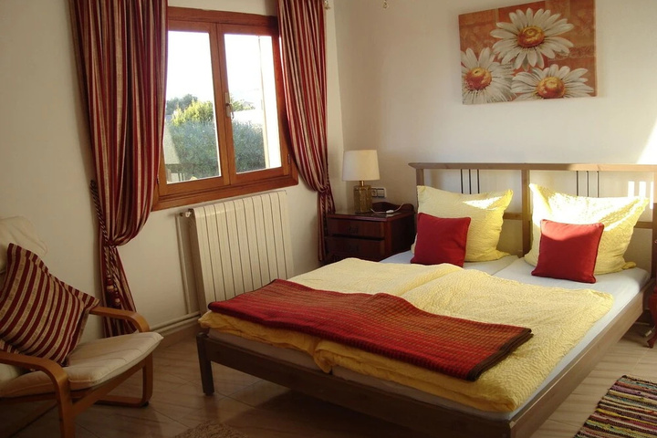 Room 3 of 9