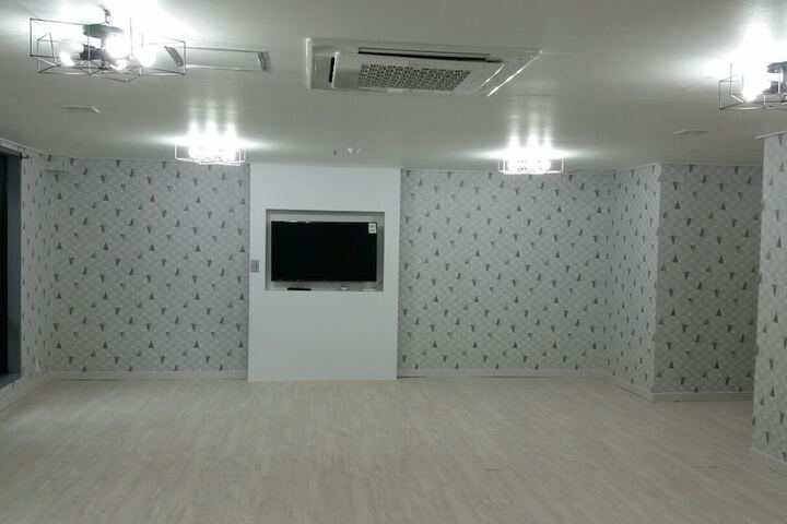 Room 10 of 150