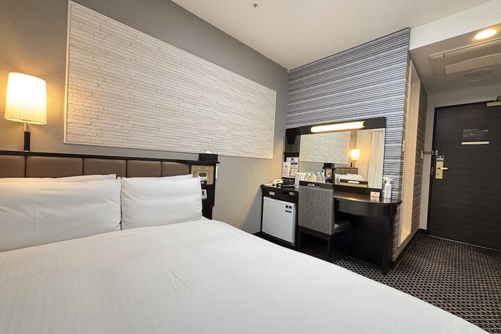 Room 2 of 13