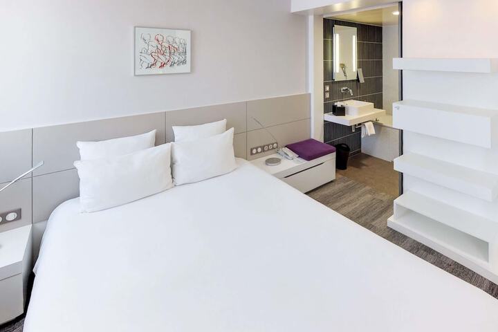 Room 21 of 106