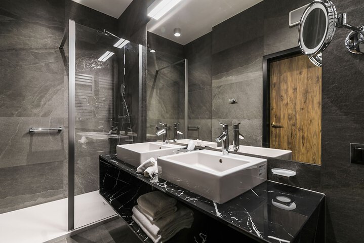 Room 70 of 170