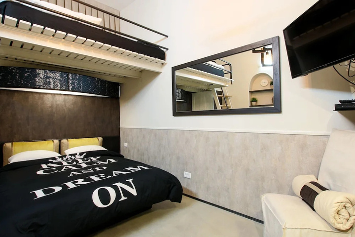 Exterior of Modern Central Studio 5 min to Beach