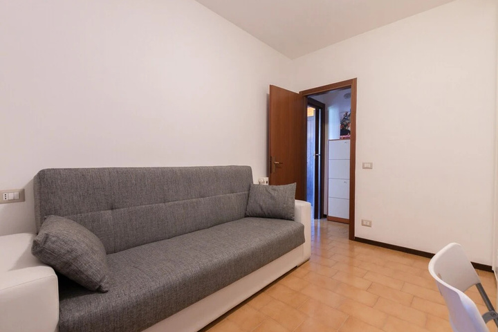 Room 5 of 11