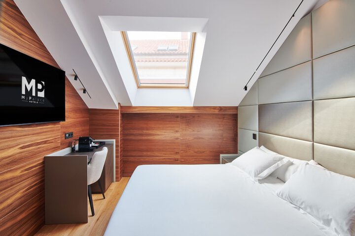 Room 13 of 74