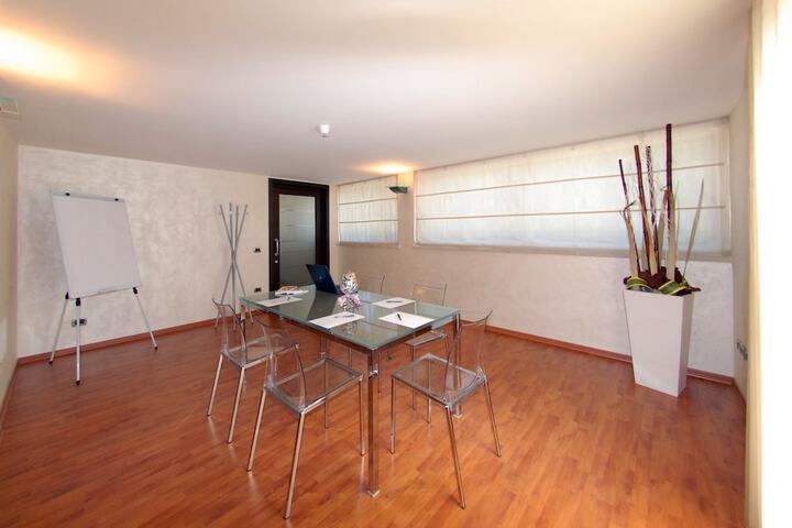 Meeting facility