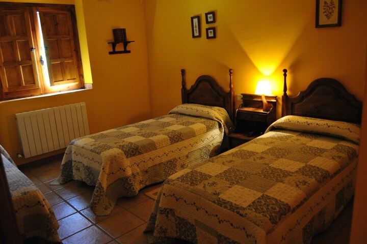 Room 2 of 27