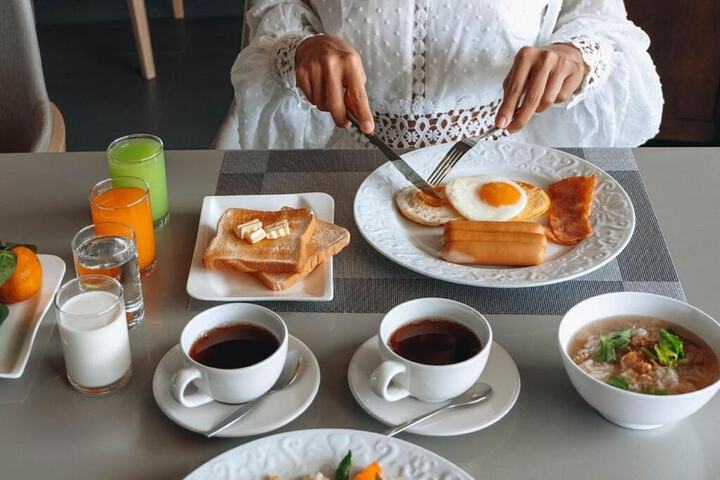 Breakfast/Coffee Service 23 of 42