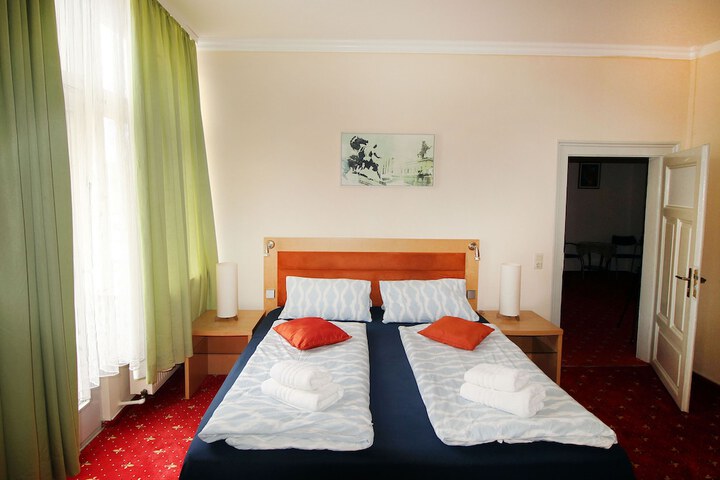 Room 15 of 42