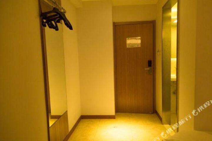 Xiangru Chain Hotel (Shanghai Caogen