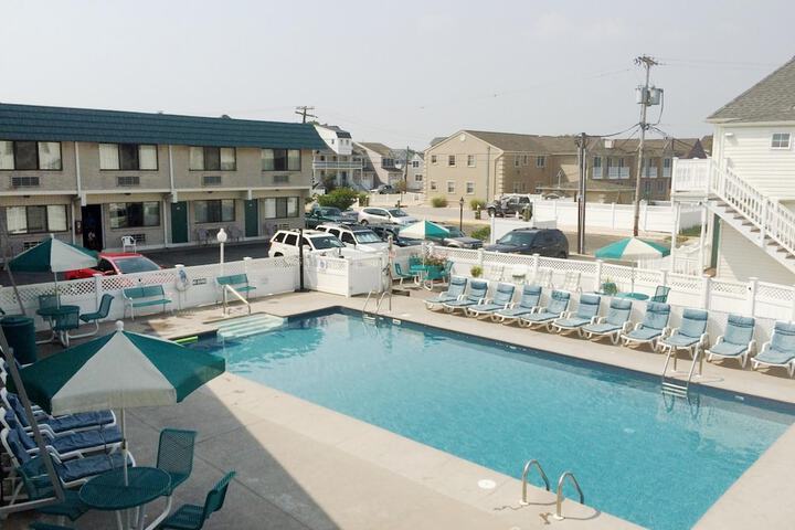 Pool 34 of 48