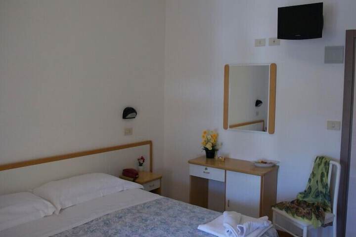 Room 6 of 29