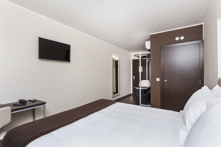 Room 7 of 82