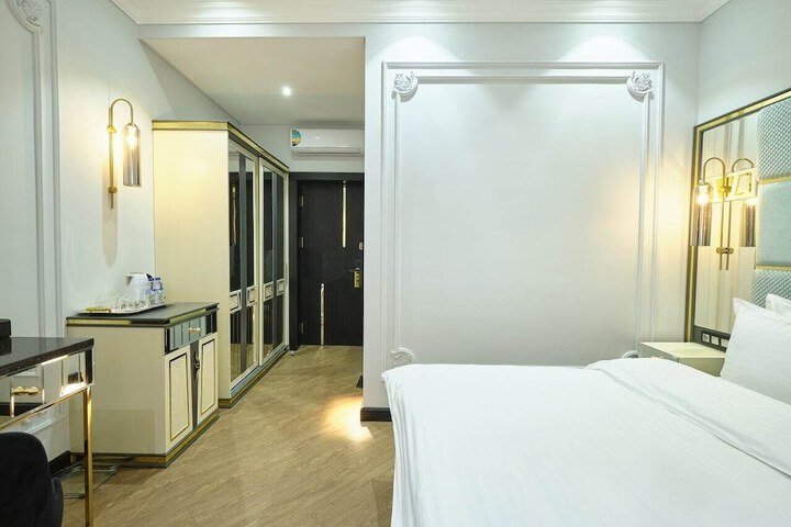 Room 48 of 78
