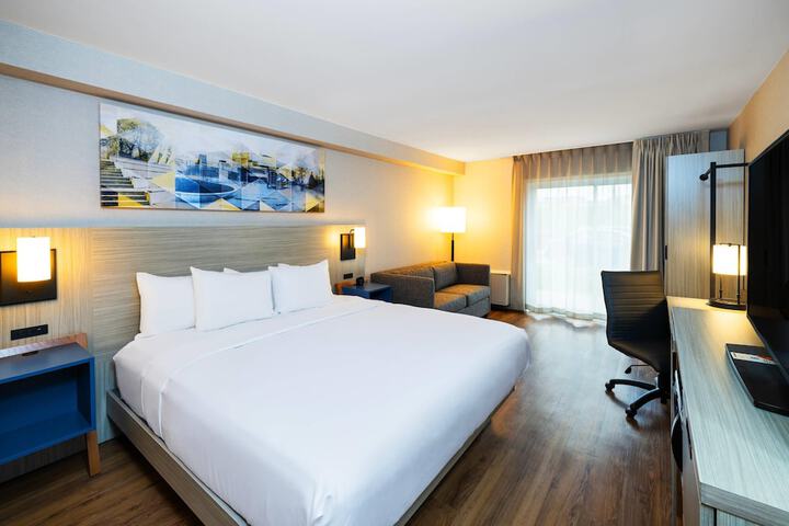 Room 8 of 41