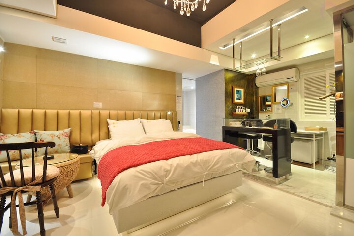 Room 25 of 68