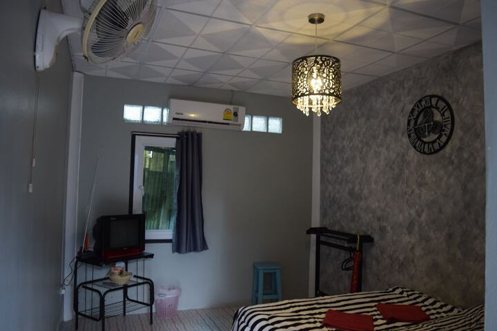 Room 6 of 36
