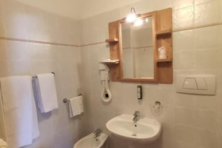 Room 73 of 117