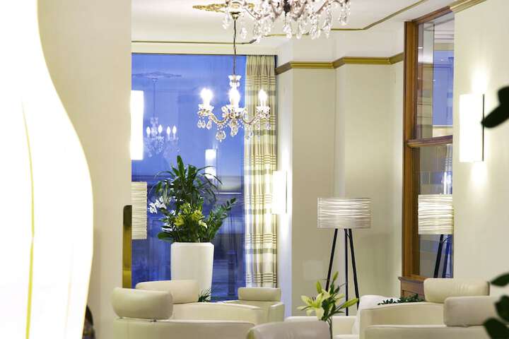 Entrance & Lobby