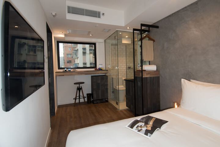 Room 8 of 42