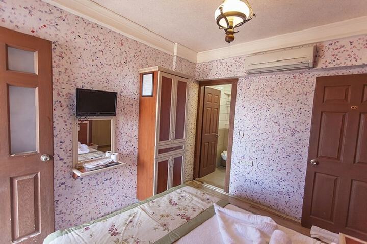 Room 7 of 15
