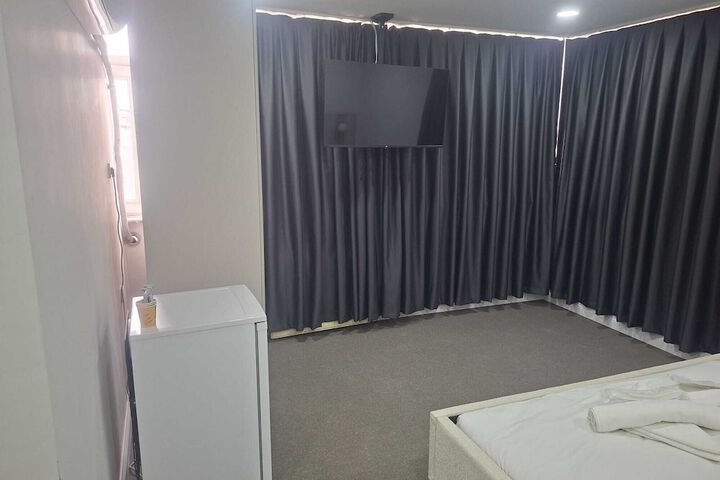 Room 11 of 21