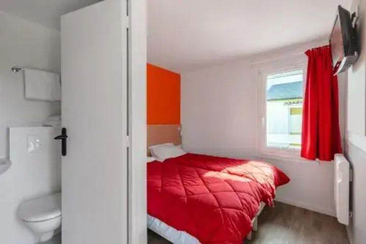 Room 2 of 10