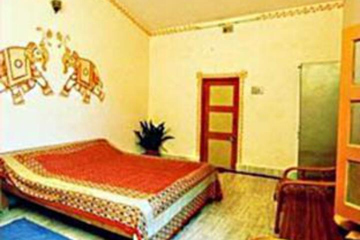 Room 4 of 6