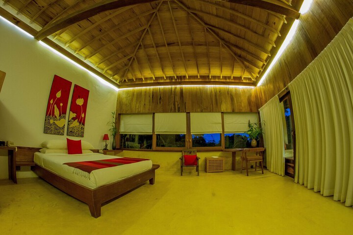 Room 13 of 373
